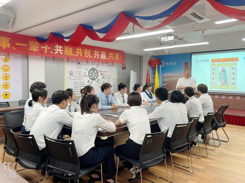青蓝结对 携手共进 ｜中视眼镜校企合作第一届拜师仪式圆满举行青蓝结对 携手共进 ｜中视眼镜校企合作第一届拜师仪式圆满举行